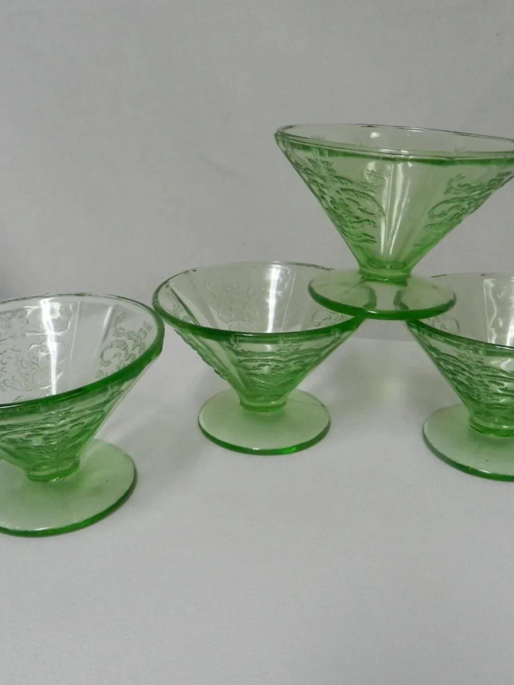 Federal Glass Madrid Vintage Depression Green Cone Shaped Footed bowl Set 4